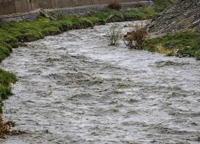 گرفتار شدن 40 نفر در کوه های گنگان بر اثر وقوع سیل