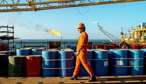 تورهای چین: تخفیف 30 هزار میلیاردی ایران به چین ، ایران روی هر بشکه نفت چقدر تخفیف می دهد؟
